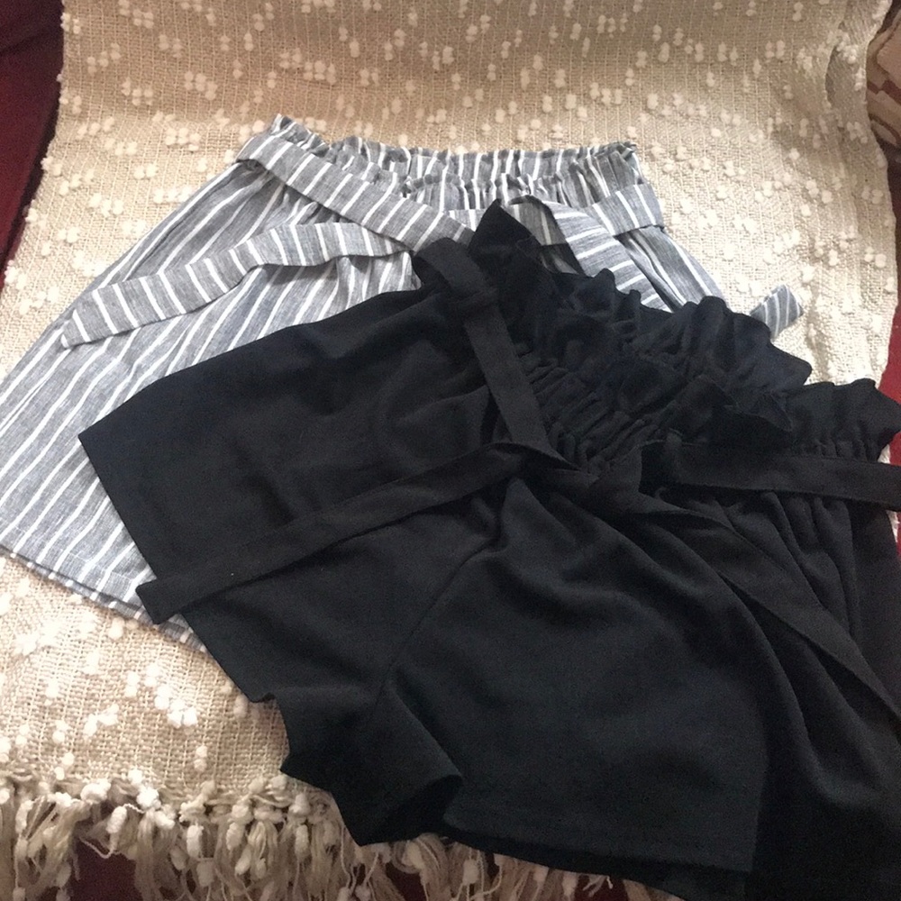 SHEIN 2 Pairs of Shorts